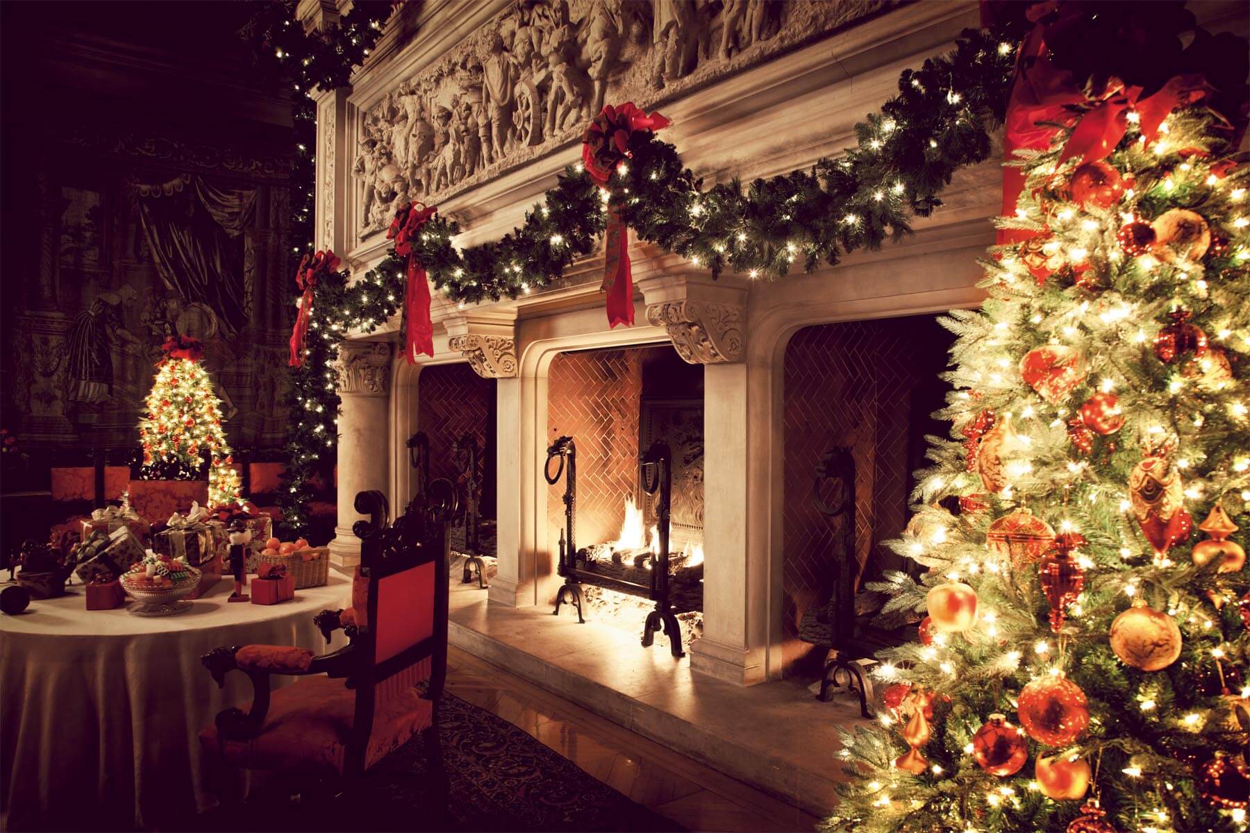 Skimbaco-Biltmore-Fireplace-Christmas