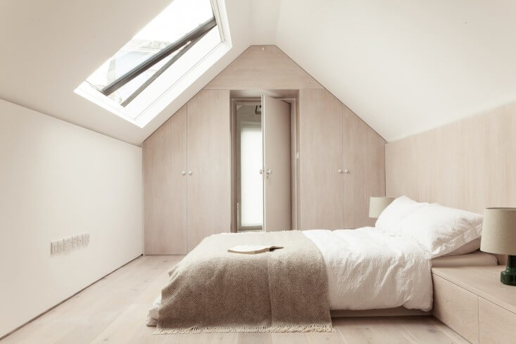 Herrringbone-House-Bedroom-Atelier-Chan-Chan-London-Mike-Tsang-Photographs-Remodelista