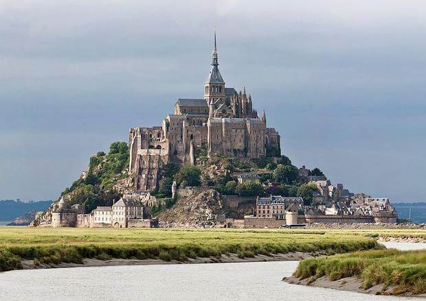 800px-Mont_St_Michel_3,_Brittany,_France_-_July_2011.jpg