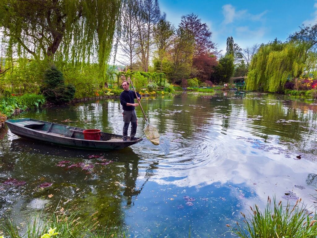 monet-giverny-france-gardens-tim-gartside-travel-alamy.jpg